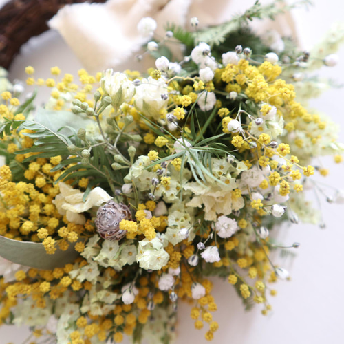 国産ミモザとかすみ草の春リース ドライフラワー viento 通販 13503416