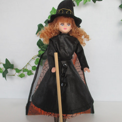 A　人形付　かわいい 魔女人形さん　大人も楽しい着せ替え人形　ハロウィン　29cm　小物付　 4枚目の画像