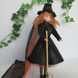 A　人形付　かわいい 魔女人形さん　大人も楽しい着せ替え人形　ハロウィン　29cm　小物付　 1枚目の画像