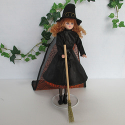 A　人形付　かわいい 魔女人形さん　大人も楽しい着せ替え人形　ハロウィン　29cm　小物付　 2枚目の画像
