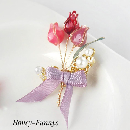 チューリップとビジューのブローチ ディップフラワー 卒業式 入学式