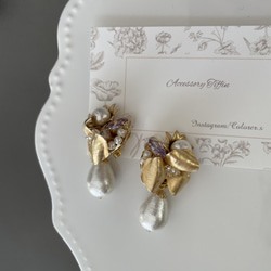 【USA真鍮#06】ゆらゆら揺れるコットンパール 真鍮フラワー お花のイヤリング ブライダル 結婚式 1枚目の画像