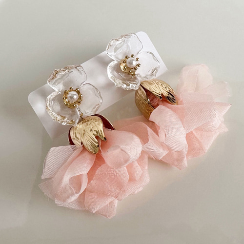 イヤリング】桜ピンクタッセルとクリアフラワーの揺れるイヤリング