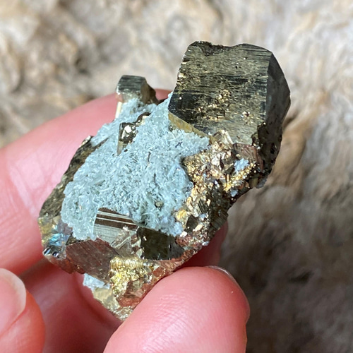 ✨イリデッセンス チャルコパイライト✨with クォーツ 02 原石 天然石