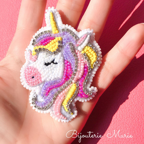 ビーズ刺繍 ✳︎夢の世界のユニコーンブローチ✳︎ /ゆめかわ