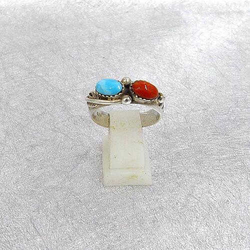 トルコ石とサンゴのシルバーの腕輪 トルコ石とサンゴのシルバーの腕輪