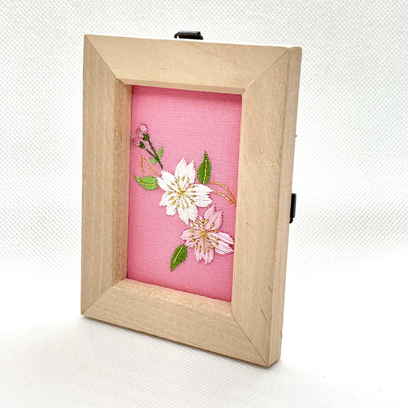 桜　刺繍フレーム　絹糸と金糸の日本刺繍　インテリア　壁飾り 13枚目の画像