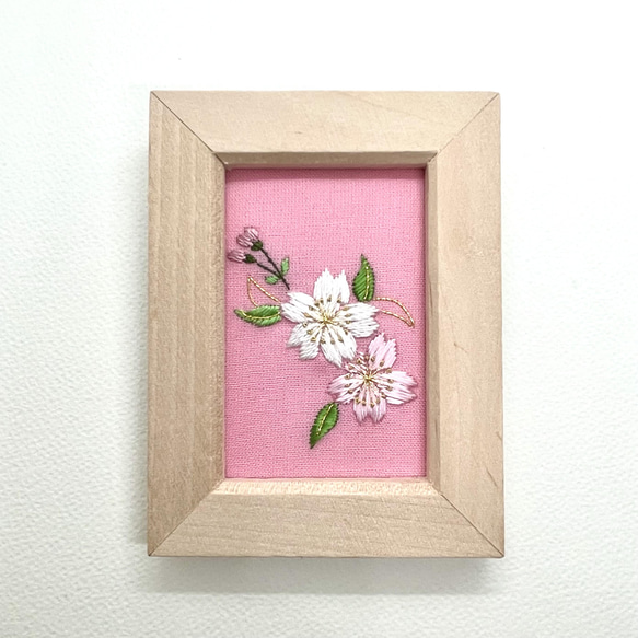 桜　刺繍フレーム　絹糸と金糸の日本刺繍　インテリア　壁飾り 5枚目の画像