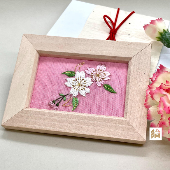 桜　刺繍フレーム　絹糸と金糸の日本刺繍　インテリア　壁飾り 2枚目の画像