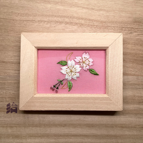 桜　刺繍フレーム　絹糸と金糸の日本刺繍　インテリア　壁飾り 1枚目の画像