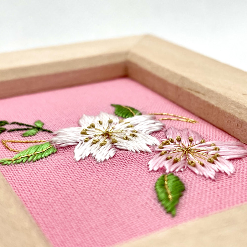 グランドセール 漫画 桜 壁飾り インテリア 絹糸と金糸の日本刺繍 刺繍フレーム 置物
