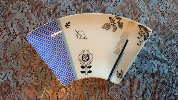 【扇型中皿】北欧柄と和の調和を愉しむ食器シリーズ 1枚目の画像