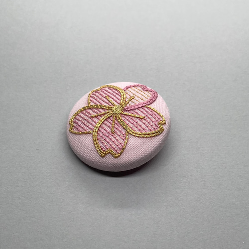 キラキラ金糸の桜 刺繍ブローチ/帯留め 絹糸と金糸の日本刺繍