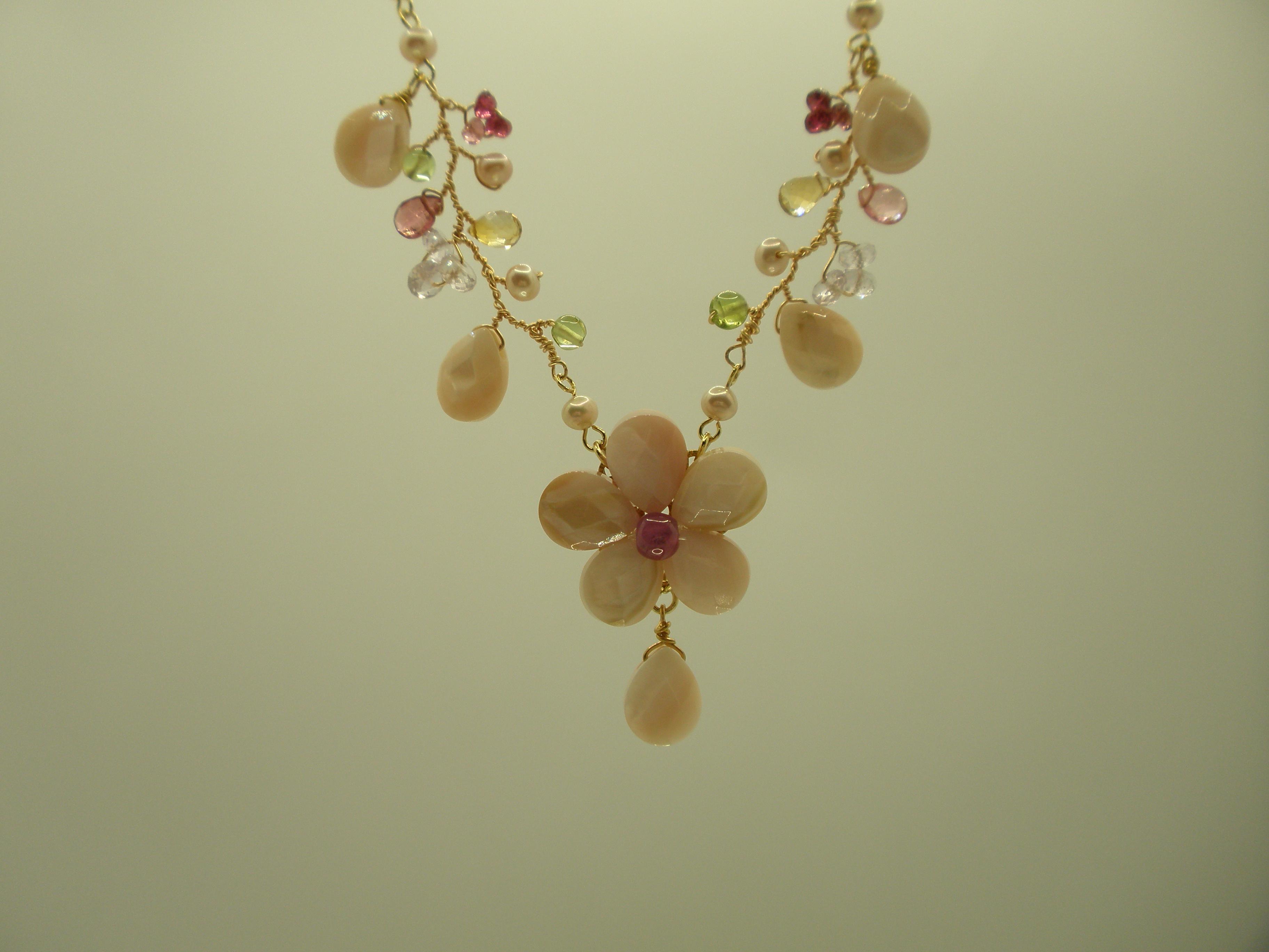 桜色の優しい”ピンクシェル”が奏でる桜の花のようなネックレス