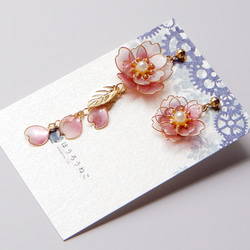 八重桜のアシンメトリーピアス・イヤリング　ディップアート/耳飾り 4枚目の画像
