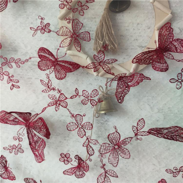 バタフライ刺繍レース　150㎝＊90cm　レッド 3枚目の画像