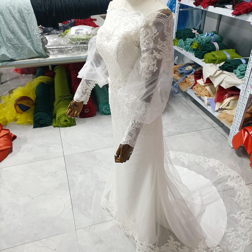 ウェディングドレス マーメイドライン   3D立体レース刺繍  くるみボタンフォーマル/ドレス