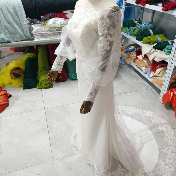 豪華！ エレガント ウエディングドレス 3D立体レース刺繍 くるみボタン 華やかなトレー  マーメイドラ結婚式/披露宴/ 2枚目の画像