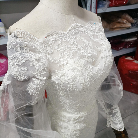 豪華！ エレガント ウエディングドレス 3D立体レース刺繍 くるみボタン 華やかなトレー  マーメイドラ結婚式/披露宴/ 4枚目の画像