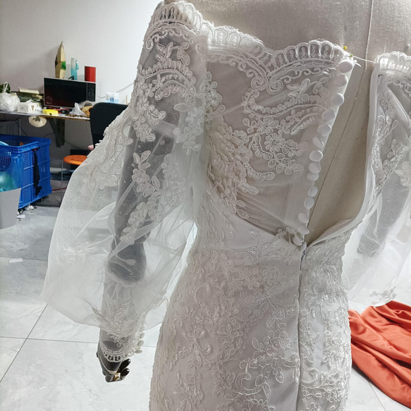 豪華！ エレガント ウエディングドレス 3D立体レース刺繍 くるみボタン 華やかなトレー  マーメイドラ結婚式/披露宴/ 3枚目の画像