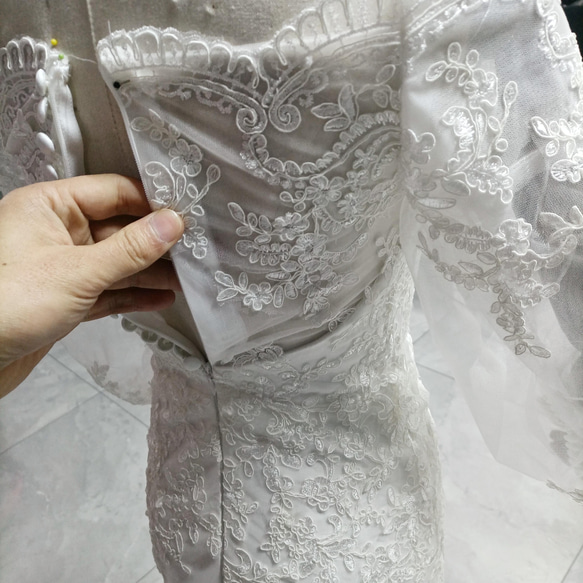 豪華！ エレガント ウエディングドレス 3D立体レース刺繍 くるみボタン 華やかなトレー  マーメイドラ結婚式/披露宴/ 9枚目の画像