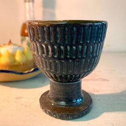 素雅刻紋陶製高腳杯_陶製容器 第1張的照片