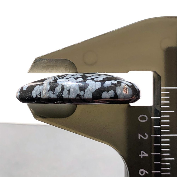スノーフレークオブシディアン[33] 27x21mm 23Cts　ルース ／天然石 ／ カボション 7枚目の画像