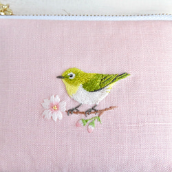 メジロと桜の刺繍リネンミニポーチ【桜ピンク】 2枚目の画像