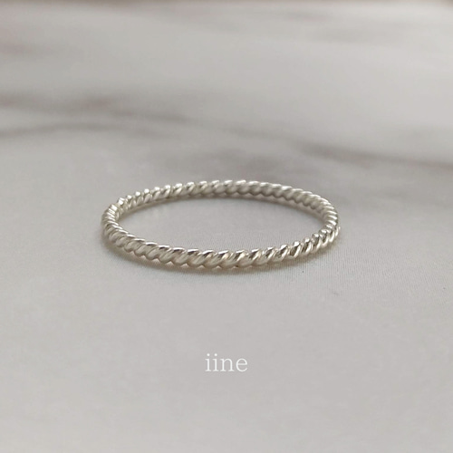 重ねづけにも映える*ツイストリング*シルバー925 指輪・リング iine