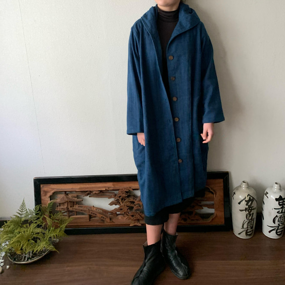 フード風襟の手織り綿バルーンコート　秋冬に、嵐山のお店で一番人気で裾切り替えもキュートなコート　青絣 4枚目の画像