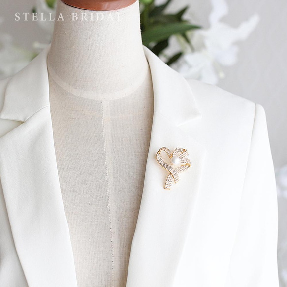 Stella Bridal＊フォーマルな装い等に＊キュービックジルコニア リボンハートブローチ ゴールド【受注生産品】 2枚目の画像