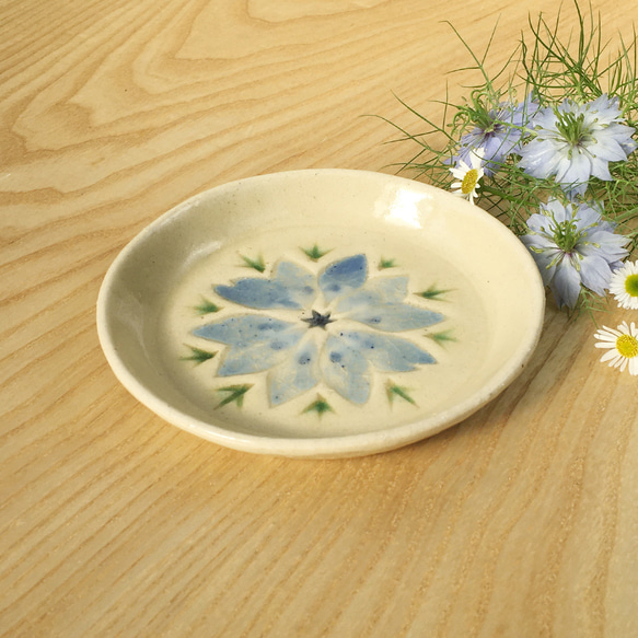 陶器の花小皿【ニゲラ】水色03(小) 3枚目の画像
