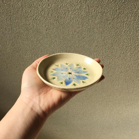 陶器の花小皿【ニゲラ】水色03(小) 8枚目の画像