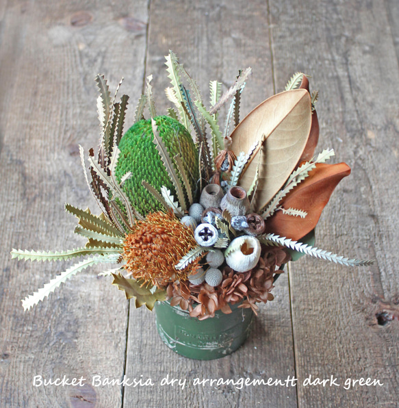 Bucket Banksia dry arrangement dark green M【ラッピング無料】 1枚目の画像