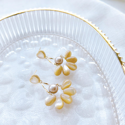 【貝母心形耳環】貝母 • 施華洛淡水珍珠 • 925純銀針耳釘 第5張的照片