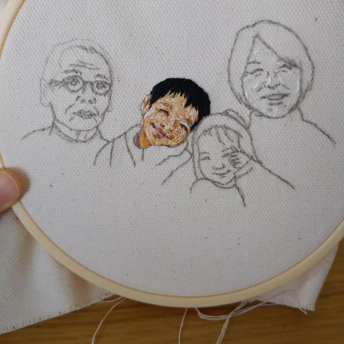 珍しい刺繍絵です。(顔料を使用して手描きではない) 手描きのイラスト