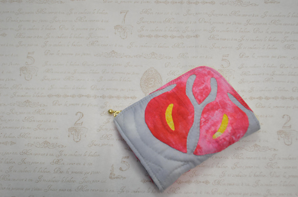 送料無料♪Ｌ字ファスナーミニ財布　アンスリウムの小さいお財布【マチ付き】ハワイアンキルト 2枚目の画像