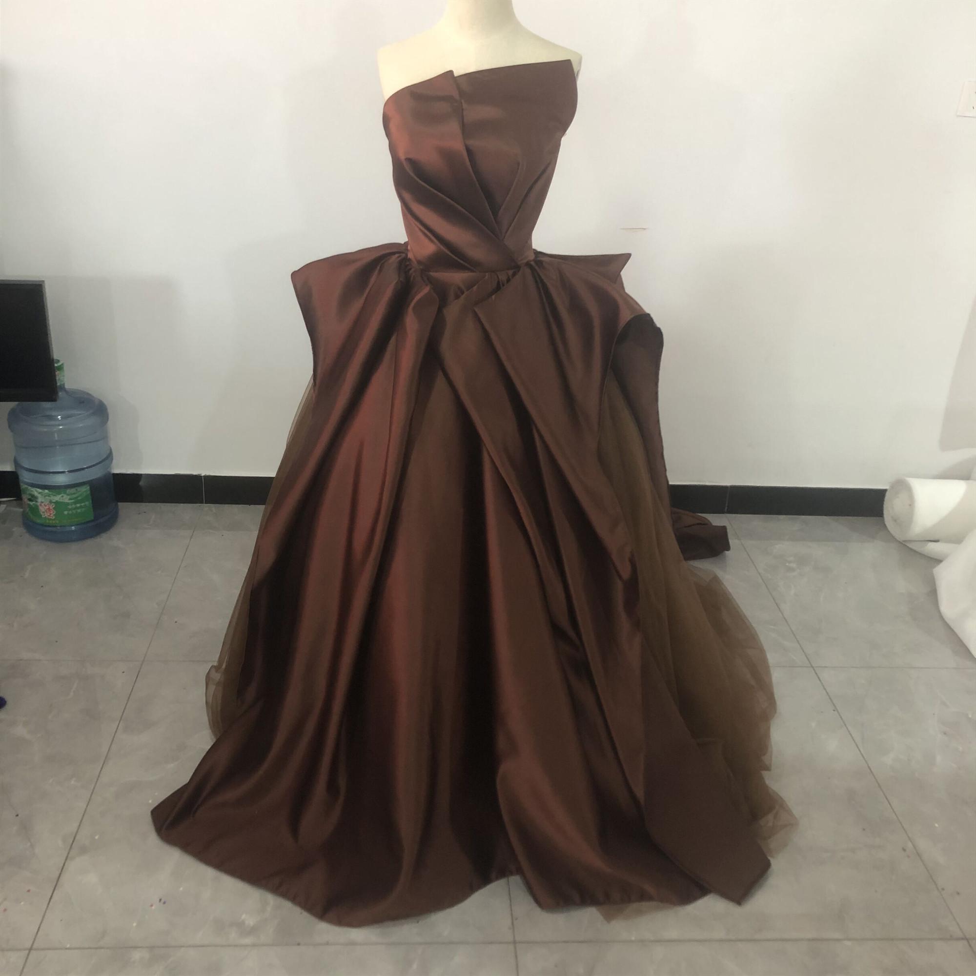 チョコレート色 カラードレス ベアトップ プリンセスライン トレーンタイプ　発表会