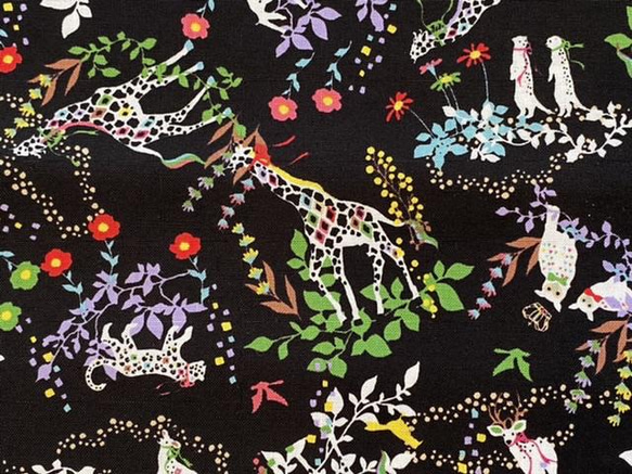 新柄入荷！人気のホラグチカヨさん！『flower drift キリンや葉