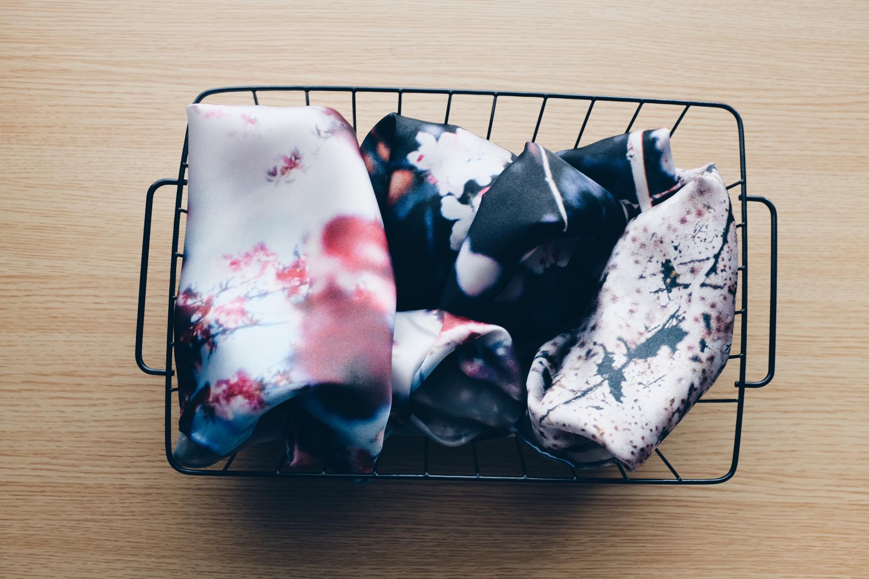 日々のアクセントに　花の写真をプリントしたスカーフ　桜