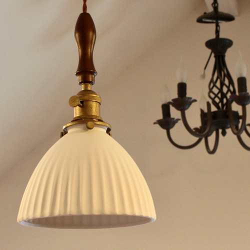 小ぶりなセラミックシェードのペンダントライト【受注生産