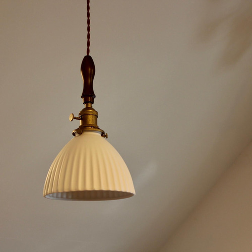 小ぶりなセラミックシェードのペンダントライト【受注生産