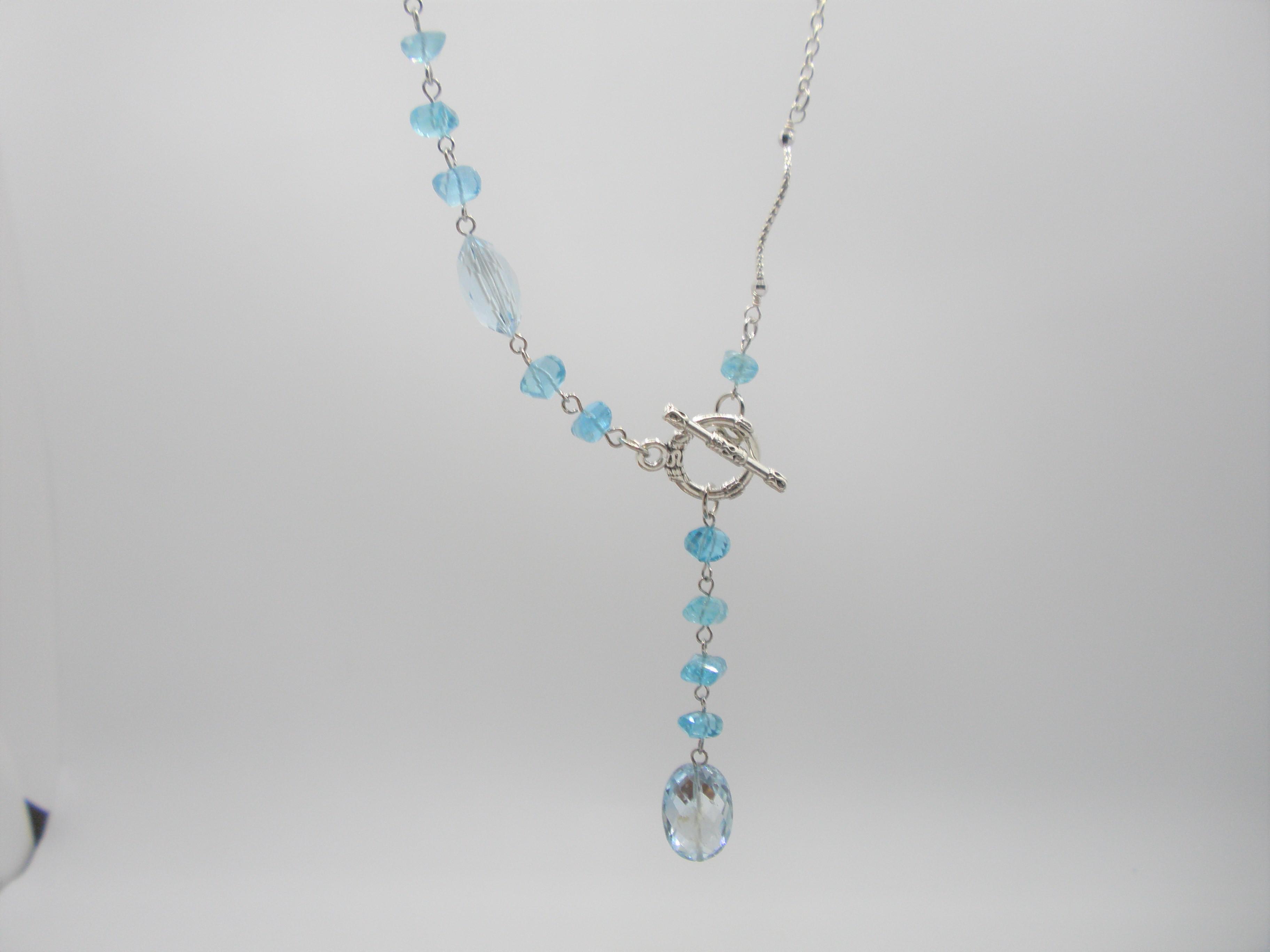 透明感溢れる”ブルートパーズ”と”アパタイト”のネックレス