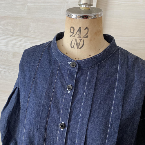 柔らかデニムの七分袖タックブラウス (ネイビー )大人 シャツブラウス