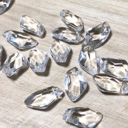 20個 氷みたいな アクリル ビーズ チャーム 小 チャーム ギルド