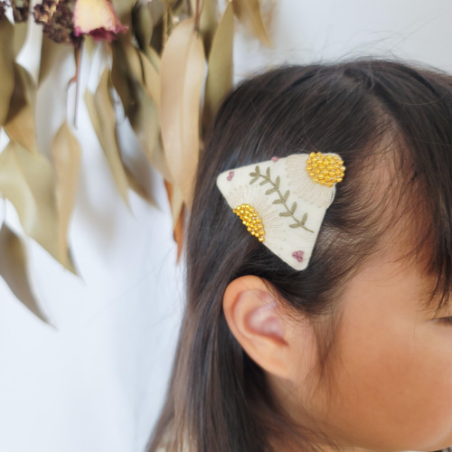 三角パッチンピン　ベビー　キッズ　ヘアアクセ ❁.受注制作専用❁.刺繍パッチンピン 三角パッチンピン ヘア