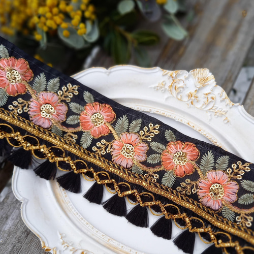 インド刺繍リボンno.131 (25cm・タッセル風ブレード・黒