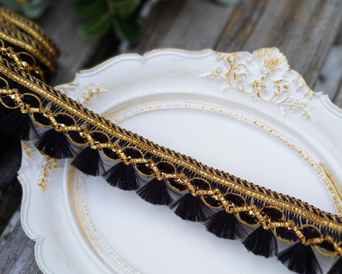 インド刺繍リボンタッセル♪ インド刺繍リボンタッセルイヤリング〔トレンド/シーズンカラー