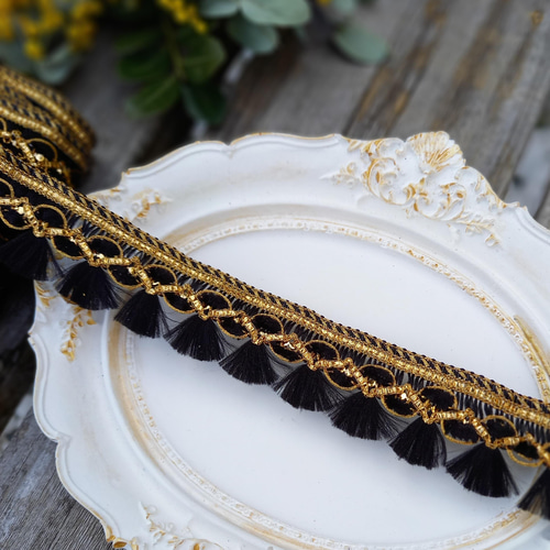 インド刺繍リボンno.131 (25cm・タッセル風ブレード・黒