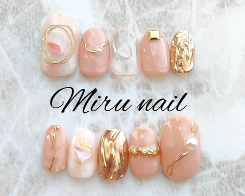 にゃーんちゅーるページ✨️BEIGE/S kurumi.momose くるみちゃんのNew nail💎 . シルバーベースに